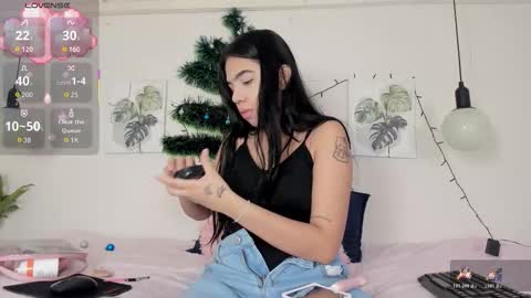 Snapshot of ainoa_pink chatting on 12-13-25, 11:32 Ainoa online show from 12-13-25, 11:32