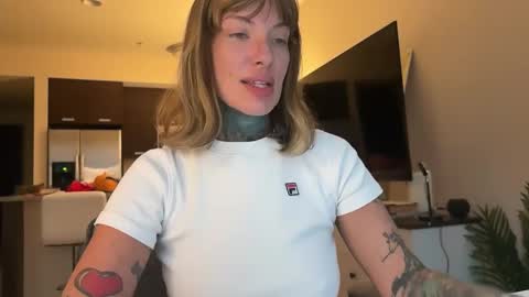 Snapshot of airgeadx chatting on 11-04-25, 08:52 Airgead online show from 11-04-25, 08:52