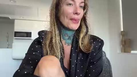 Airgead online show from 06-19-26, 06:01
