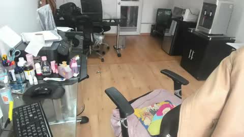 Katie   online show from 04-14-26, 03:40