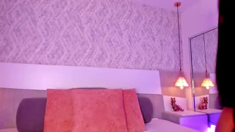 Aisha online show from 10-09-25, 04:05