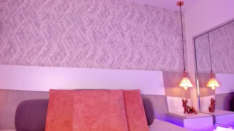 Aisha online show from 10-20-25, 03:34