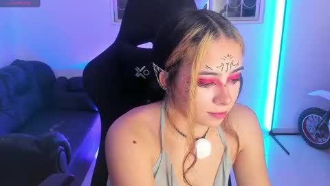 Snapshot of aishelyng20 chatting on 10-07-25, 10:29 aishelyng20 online show from 10-07-25, 10:29