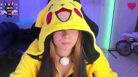 Snapshot of aishelyng20 chatting on 10-15-25, 10:54 aishelyng20 online show from 10-15-25, 10:54