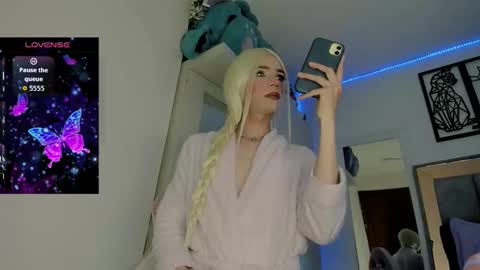 Snapshot of aiunii_jd chatting on 12-15-25, 12:15 aiunii online show from 12-15-25, 12:15