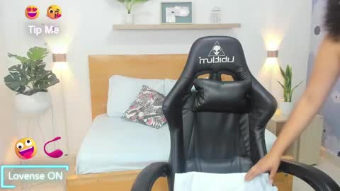Snapshot of aixa_15 chatting on 01-29-25, 12:02 Aixa Burgos online show from 01-29-25, 12:02