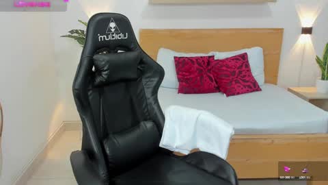 Snapshot of aixa_15 chatting on 02-28-25, 11:58 Aixa Burgos online show from 02-28-25, 11:58