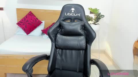 Snapshot of aixa_15 chatting on 03-06-25, 02:40 Aixa Burgos online show from 03-06-25, 02:40