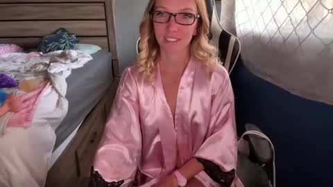 Snapshot of ajmiller25 chatting on 04-28-26, 06:24 AJ online show from 04-28-26, 06:24