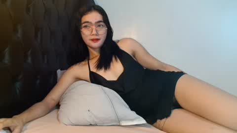 Snapshot of akamamiki25 chatting on 06-17-26, 10:39 akamamiki25 online show from 06-17-26, 10:39