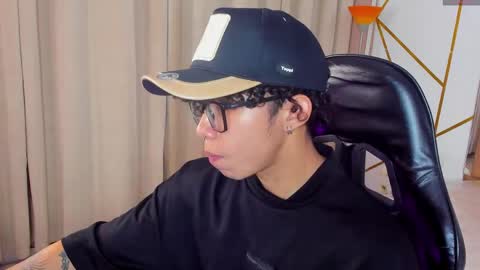 Snapshot of akazaboy chatting on 05-06-26, 05:46 akazaboy online show from 05-06-26, 05:46