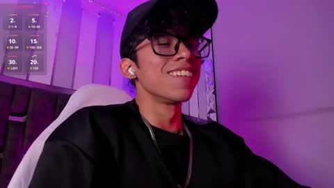 Snapshot of akazaboy chatting on 05-14-26, 05:14 akazaboy online show from 05-14-26, 05:14