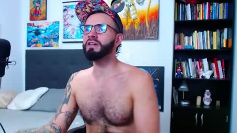 Snapshot of akiles_r chatting on 10-28-25, 11:51 akiles online show from 10-28-25, 11:51