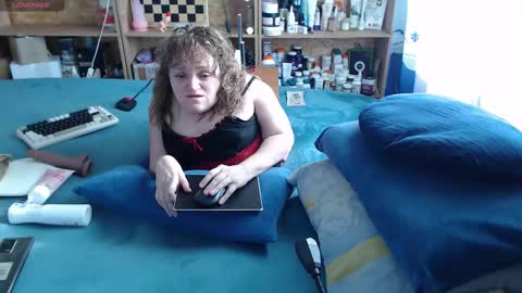 Snapshot of akindmodel chatting on 10-19-25, 08:04 Natalie online show from 10-19-25, 08:04