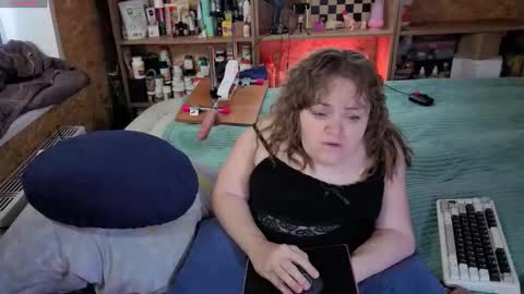 Snapshot of akindmodel chatting on 11-15-25, 04:54 Natalie online show from 11-15-25, 04:54