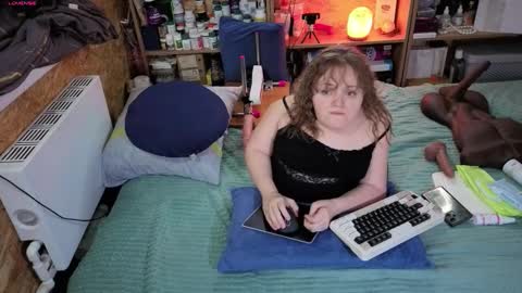 Snapshot of akindmodel chatting on 11-25-25, 06:02 Natalie online show from 11-25-25, 06:02