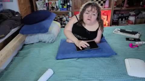 Snapshot of akindmodel chatting on 11-29-25, 12:19 Natalie online show from 11-29-25, 12:19