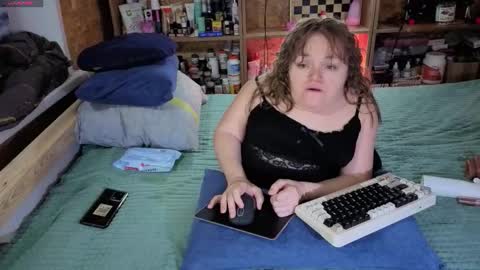 Snapshot of akindmodel chatting on 12-01-25, 12:32 Natalie online show from 12-01-25, 12:32