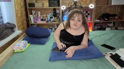 Snapshot of akindmodel chatting on 12-21-25, 04:52 Natalie online show from 12-21-25, 04:52