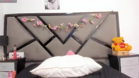 Kira online show from 06-11-26, 12:32