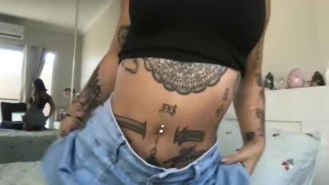 Snapshot of akirazayy chatting on 01-08-26, 09:17 Akira Zay online show from 01-08-26, 09:17