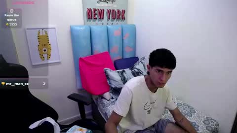 Akyra latin online show from 04-17-26, 05:27