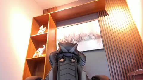 Alahia Rodriguez online show from 12-14-25, 06:45