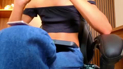 Alahia Rodriguez online show from 04-21-26, 07:50