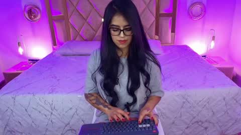 Snapshot of alahiacolucci chatting on 05-30-26, 01:30 alahiacolucci online show from 05-30-26, 01:30