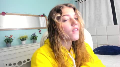 Snapshot of alaia_greyy chatting on 01-21-25, 01:32 Alaia online show from 01-21-25, 01:32