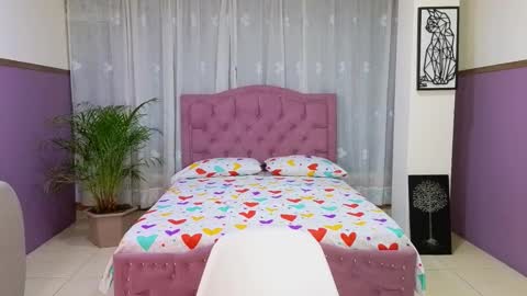 Alaia Skater online show from 10-27-25, 10:30