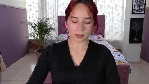 Alaia Skater online show from 12-15-25, 08:46