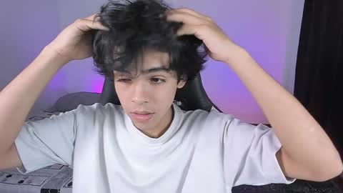 Snapshot of alan18n chatting on 11-21-25, 05:00 alan18n online show from 11-21-25, 05:00