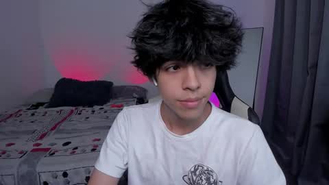 Snapshot of alan18n chatting on 01-06-26, 04:05 alan18n online show from 01-06-26, 04:05