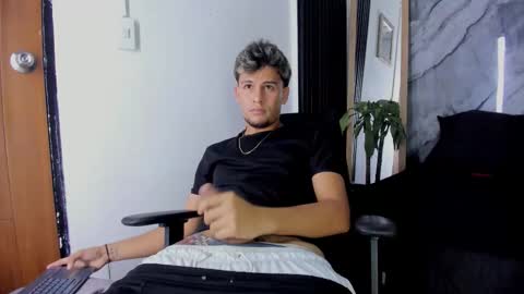 Snapshot of alan__smith chatting on 11-26-25, 08:43 alan__smith online show from 11-26-25, 08:43