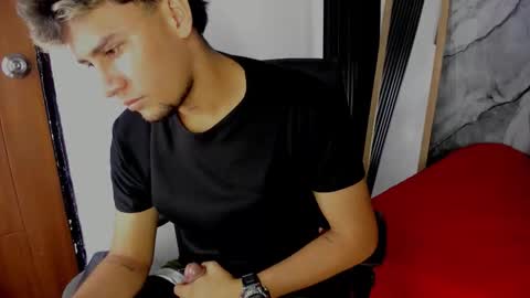 Snapshot of alan__smith chatting on 11-28-25, 08:00 alan__smith online show from 11-28-25, 08:00