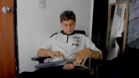 Snapshot of alan__smith chatting on 12-13-25, 07:53 alan__smith online show from 12-13-25, 07:53