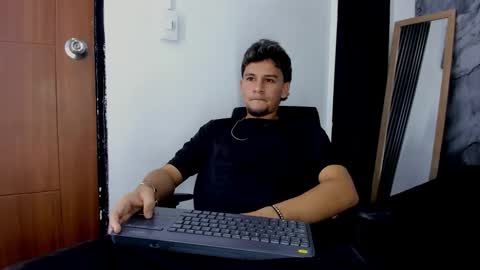 Snapshot of alan__smith chatting on 12-18-25, 08:37 alan__smith online show from 12-18-25, 08:37