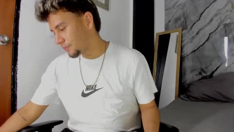 Snapshot of alan__smith chatting on 12-19-25, 08:05 alan__smith online show from 12-19-25, 08:05