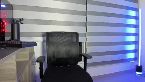 Snapshot of alan_muscle chatting on 06-11-26, 02:53 Alan online show from 06-11-26, 02:53