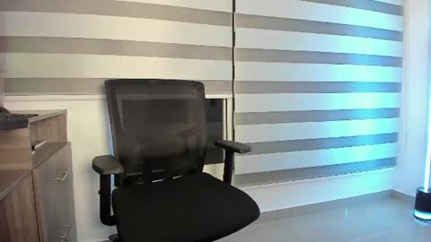 Snapshot of alan_muscle chatting on 07-15-26, 07:13 Alan online show from 07-15-26, 07:13