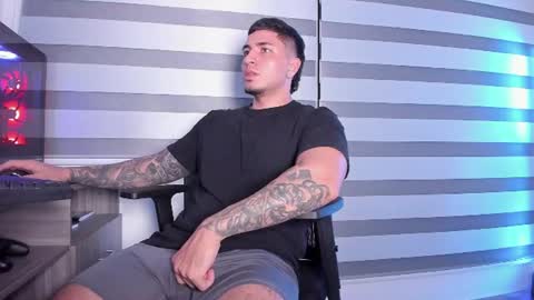 Snapshot of alan_muscle chatting on 07-16-26, 05:24 Alan online show from 07-16-26, 05:24