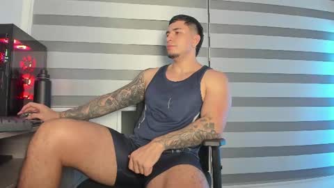 Snapshot of alan_muscle chatting on 07-18-26, 03:00 Alan online show from 07-18-26, 03:00