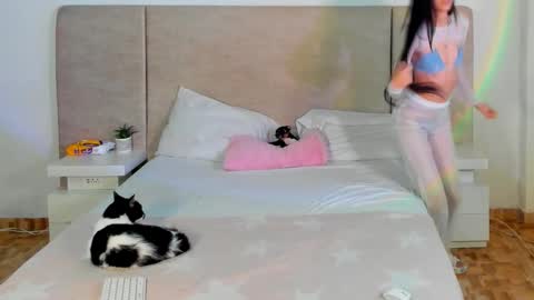 Snapshot of alana__get chatting on 10-17-25, 07:38 online show from 10-17-25, 07:38