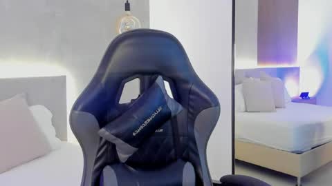 M E L I online show from 06-09-26, 02:28