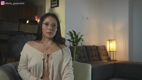 Snapshot of alana_gasparani chatting on 11-08-25, 01:28 Alana Gasparini online show from 11-08-25, 01:28