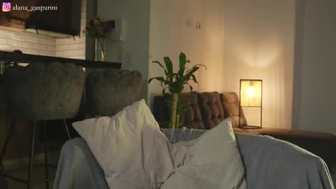 Snapshot of alana_gasparani chatting on 01-09-26, 01:41 Alana Gasparini online show from 01-09-26, 01:41