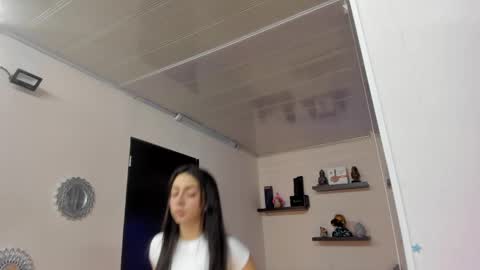 Snapshot of alana_madison chatting on 02-25-25, 10:26 Maeve online show from 02-25-25, 10:26