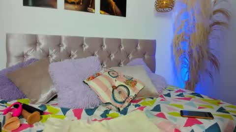 alana_vega69 online show from 06-10-26, 12:26