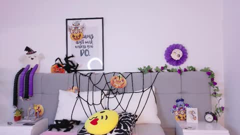 Alanaa  online show from 10-12-25, 11:59